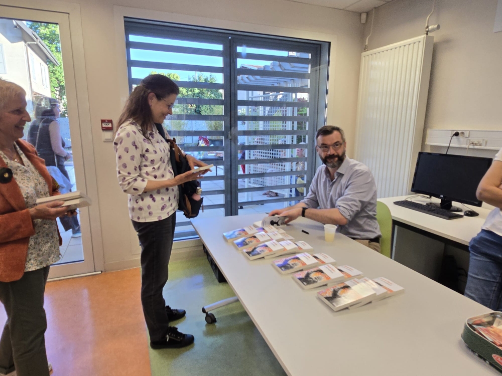 Retour sur la rencontre littéraire du 22 mai avec Étienne Kern IMG 20260522 WA0014 - Retour sur la rencontre littéraire du 22 mai avec Étienne Kern
